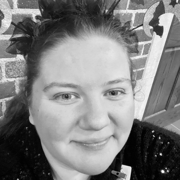 Meet your Posher, Ally - Picture 1 of 3